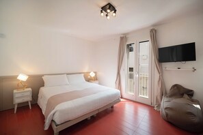 Habitación estándar con 1 cama doble o 2 individuales, vistas a la ciudad