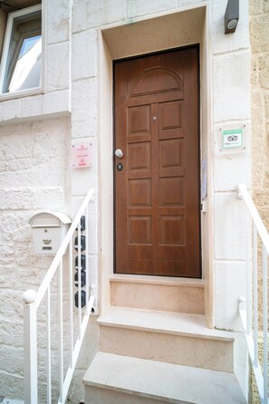 Exterior detail - Le Contrade Vico Alba (Monopoli)