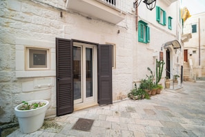 Basic Room, City View | Exterior detail - Le Contrade Vico Alba (Monopoli)