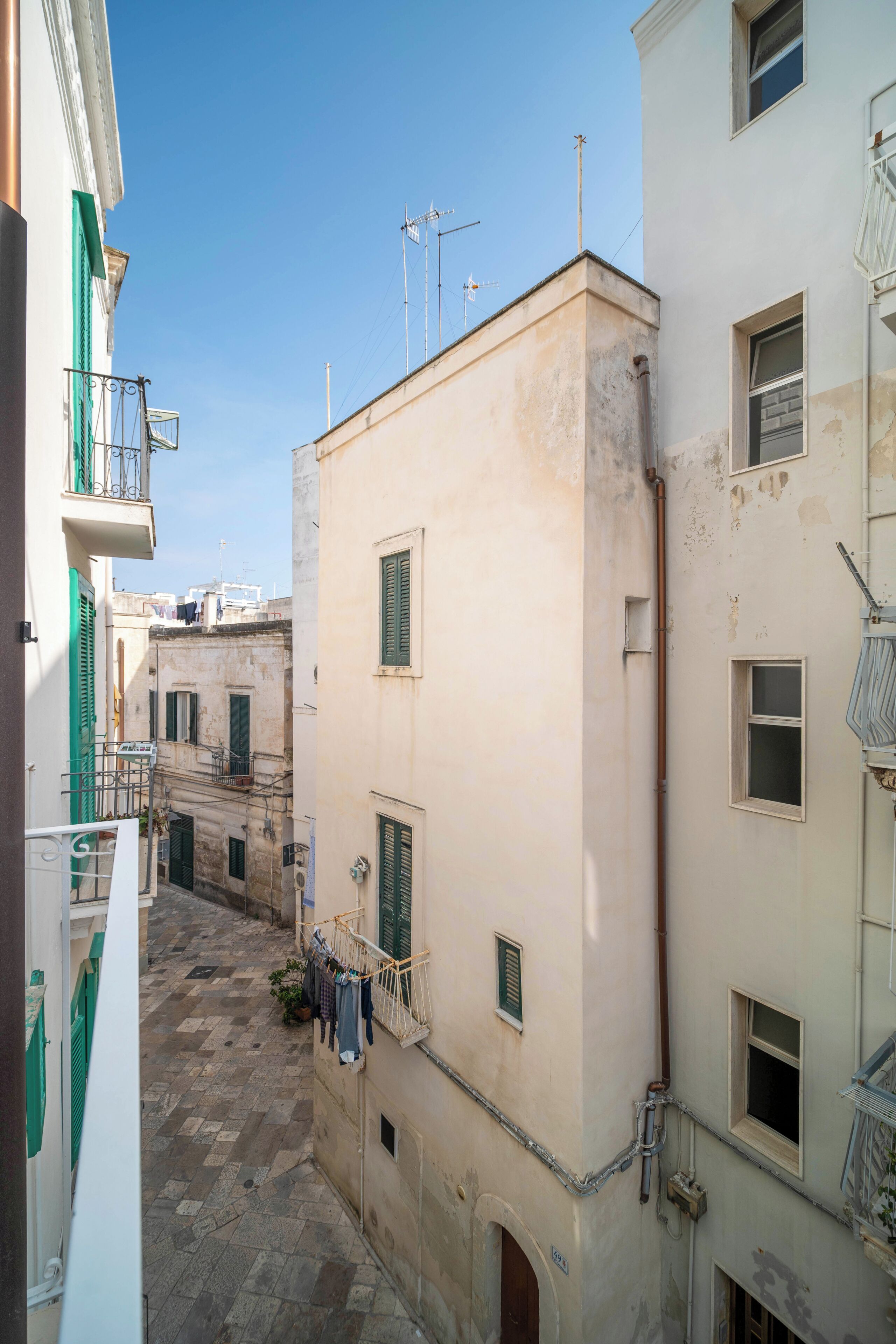 Standardværelse med dobbeltseng eller 2 enkeltsenge - byudsigt | Balkon