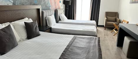 Chambre Familiale, balcon, vue mer