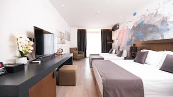 Camera familiare, balcone, vista mare