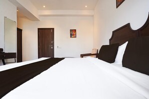 Room - Townhouse Central Bazar Road (Nagpur)