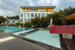 Kolam renang terbuka 