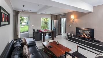 Apartamento, balcón, vistas al jardín | Zona de estar