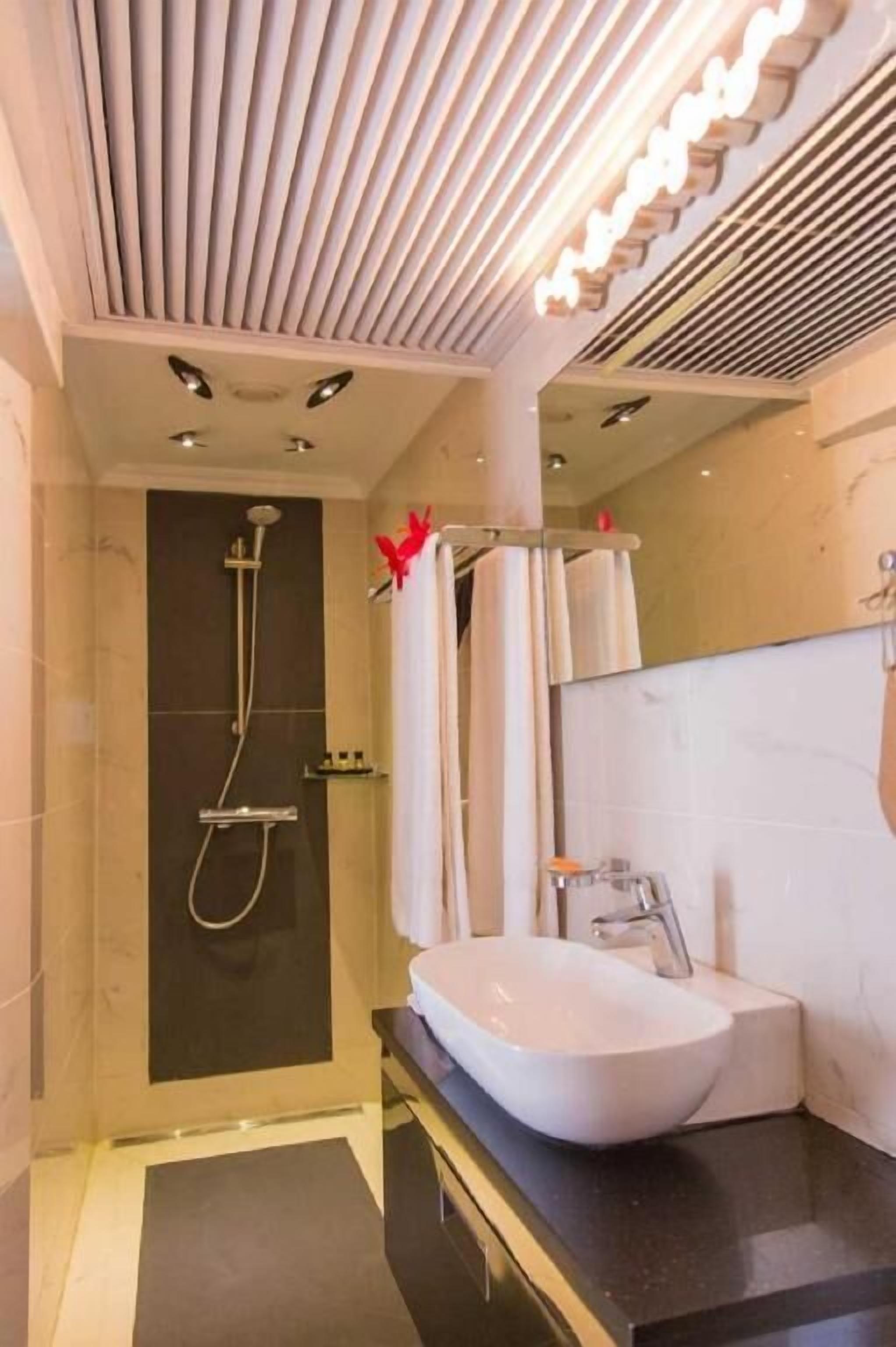 Apartment, 2 Bedrooms | Bathroom