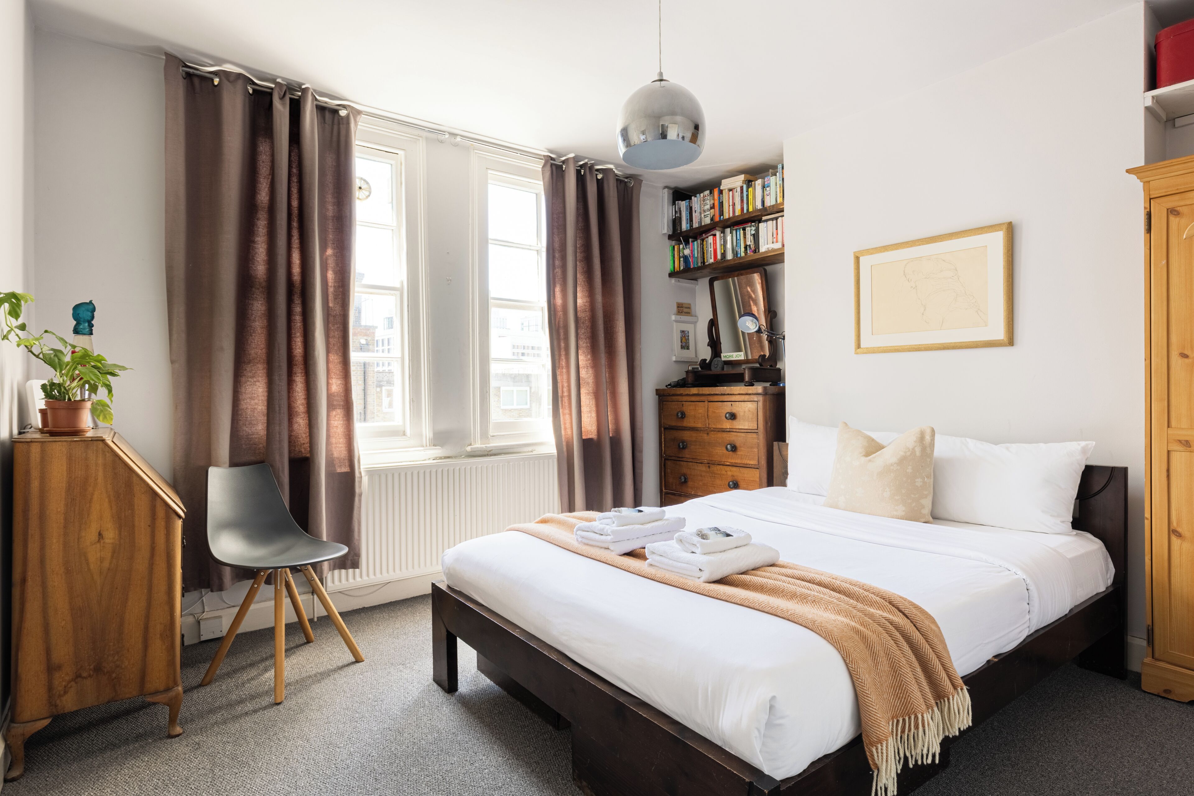 1 slaapkamer, een strijkplank/strijkijzer, wifi, beddengoed