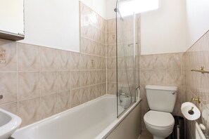 Bathroom - Lovely 1BR Flat in Hoxton w/Balcony (Greater London)