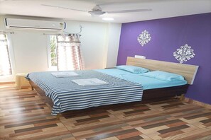 1 bedroom, desk, bed sheets - Palette Rajas Paradise Villa 3BHK (Madurai)