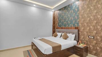 1 bedroom, desk, free WiFi, bed sheets