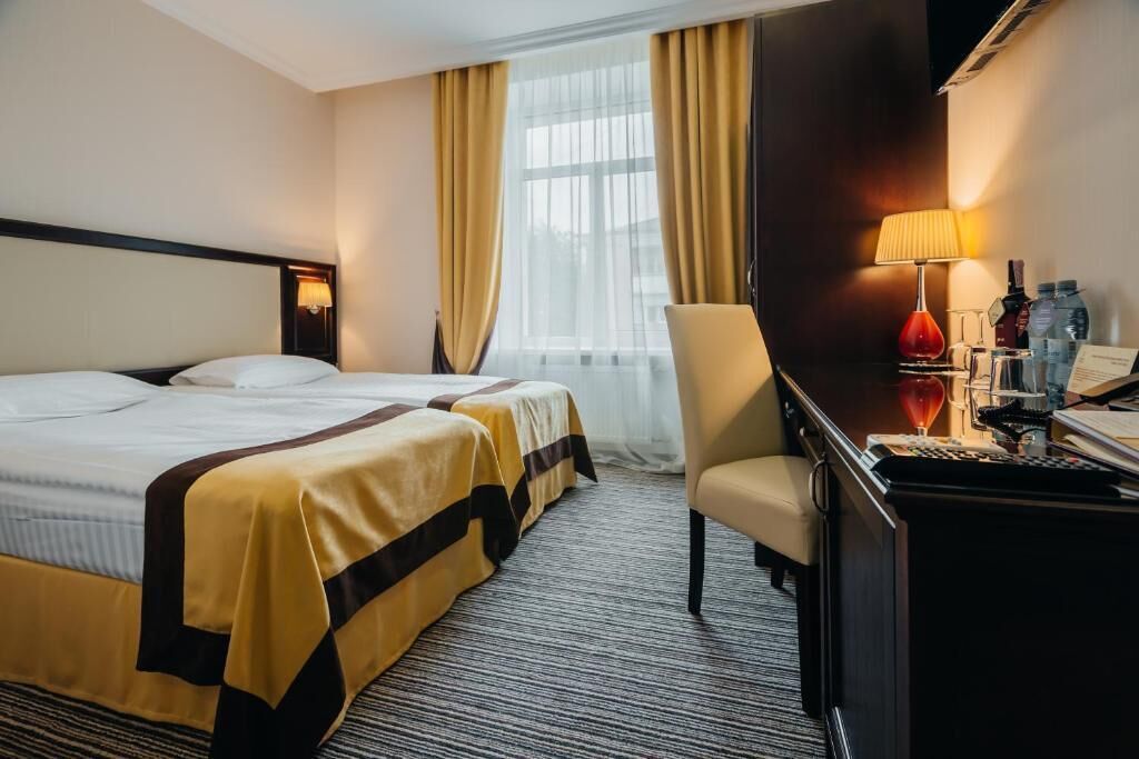In-room safe, blackout drapes, free WiFi