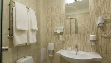 Dobbelt- eller tomannsrom – standard | Bad