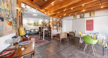 L'Atelier - Loft-Style Studio in Porspoder, 100 m from the Beach, Bedroom & Spacious Living Area