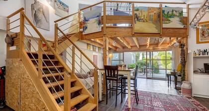 L'Atelier - Loft-Style Studio in Porspoder, 100 m from the Beach, Bedroom & Spacious Living Area