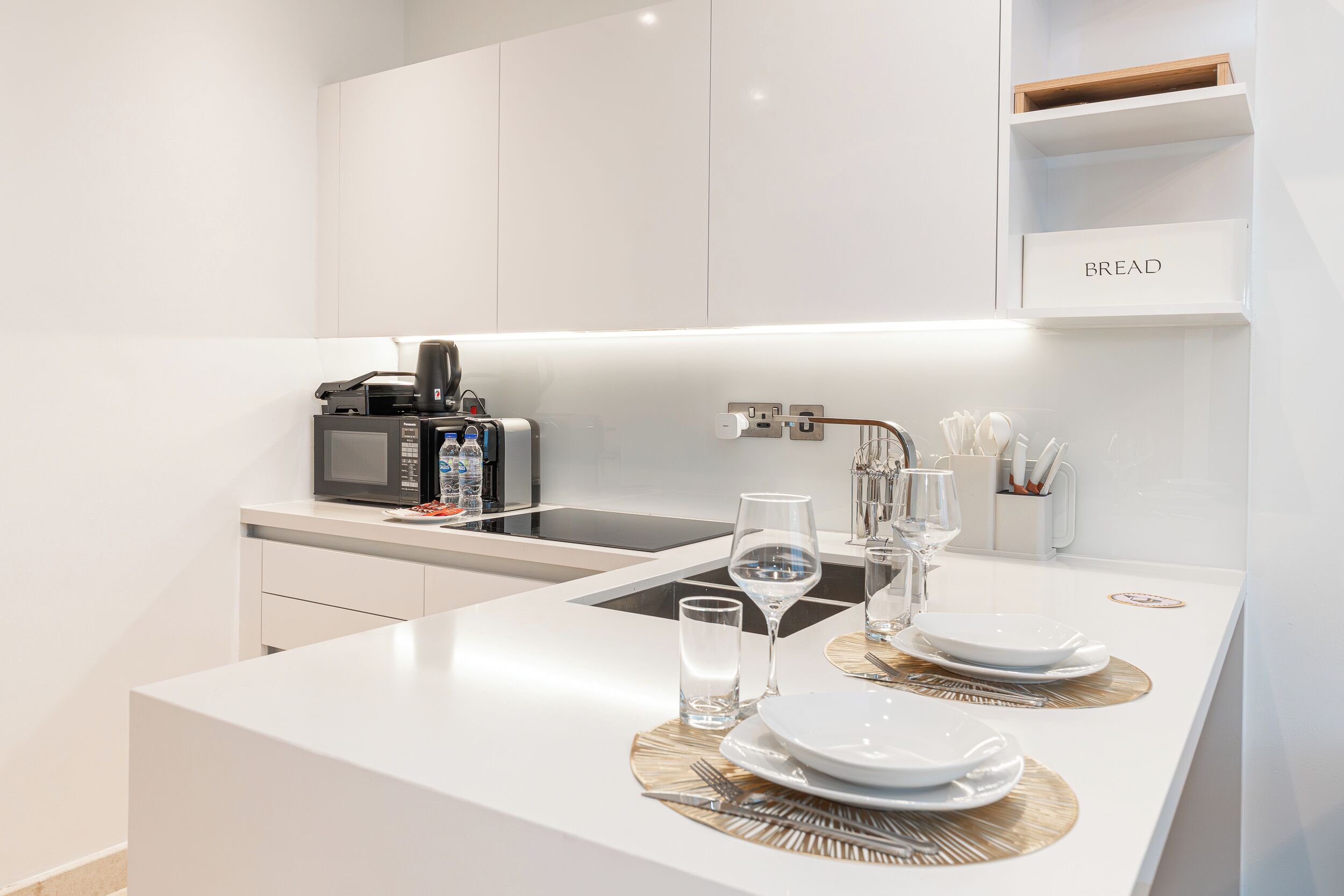 Estúdio exclusivo, para não fumantes, vista para o mar | Cozinha privada | Geladeira grande, micro-ondas, fogão, cooktop