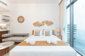 Exclusive Studio, Non Smoking, Sea View | In-room safe, blackout curtains, soundproofing, iron/ironing board - PVH - Anwa by Omniyat - Coastal Studio (Dubai)