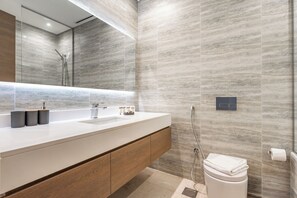 Exclusive Studio, Non Smoking, Sea View | Bathroom - PVH - Anwa by Omniyat - Coastal Studio (Dubai)