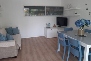 Vila, 2 kamar tidur, patio, pemandangan kebun | Ruang keluarga