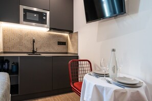 Dining - 501 - A33 Signature : Studio : 1BA : 2G (Madrid)