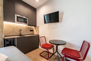 Coffee/tea maker, fridge, microwave, stovetop - 501 - A33 Signature : Studio : 1BA : 2G (Madrid)