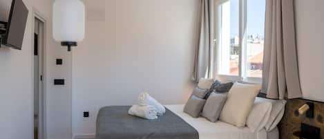 Bügeleisen/Bügelbrett, Reisekinderbett, WLAN, Bettwäsche