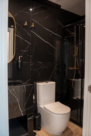 Hair dryer, towels - 505 - A33 Signature | Penthouse | Terr | 2BR | 6G (Madrid)