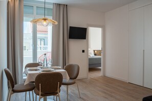 Dining - 505 - A33 Signature | Penthouse | Terr | 2BR | 6G (Madrid)