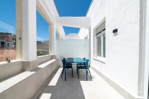 Outdoor dining - 505 - A33 Signature | Penthouse | Terr | 2BR | 6G (Madrid)