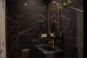 Hair dryer, towels - 505 - A33 Signature | Penthouse | Terr | 2BR | 6G (Madrid)