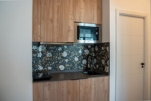 Fridge, microwave, stovetop, coffee/tea maker - 505 - A33 Signature | Penthouse | Terr | 2BR | 6G (Madrid)