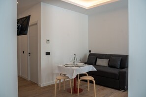 Interior - 503 - A33 Signature | Penthouse | Terr | 2BR | 6G (Madrid)