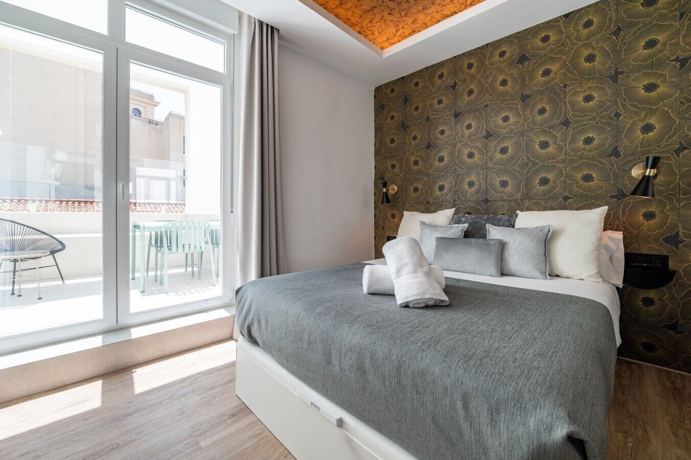 2 bedrooms, iron/ironing board, travel cot, WiFi