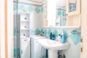 Bathroom - Charming Getaway Apartment (San Michele al Tagliamento)