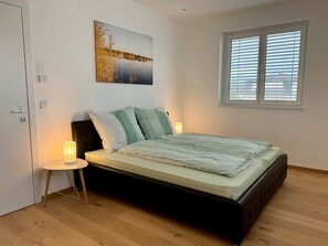4 bedrooms, free WiFi, bed sheets, wheelchair access