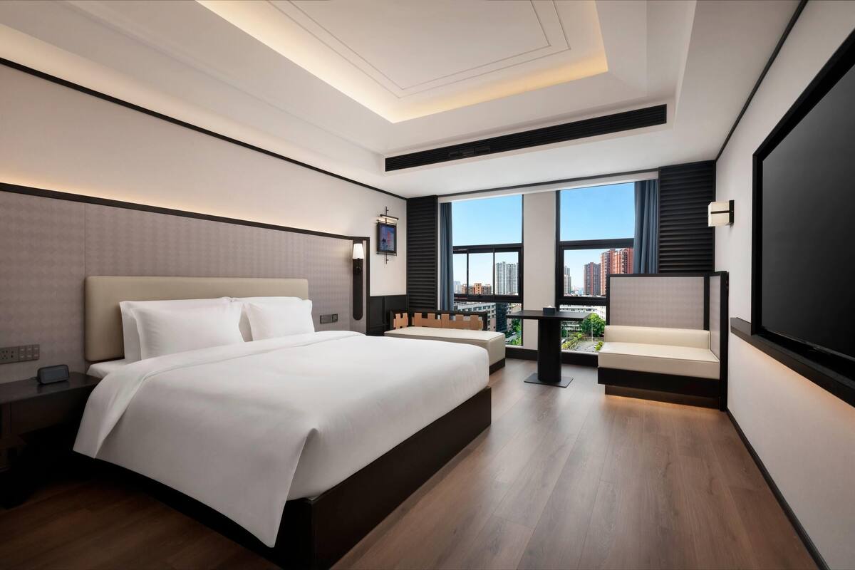 Deluxe Room, 1 King Bed, Non Smoking