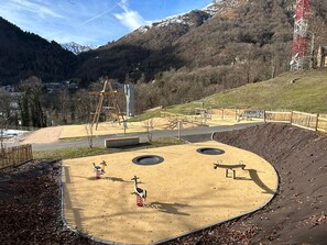 Property grounds - Tipa Lodge Apartment: Mountain View, Pool, Spa & Parking (Cauterets)