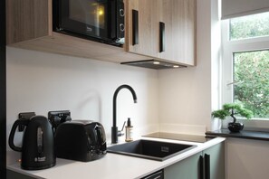 Fridge, microwave, stovetop, coffee/tea maker - The Sixty | Boutique 1BDR with Secure Parking (Cardiff)