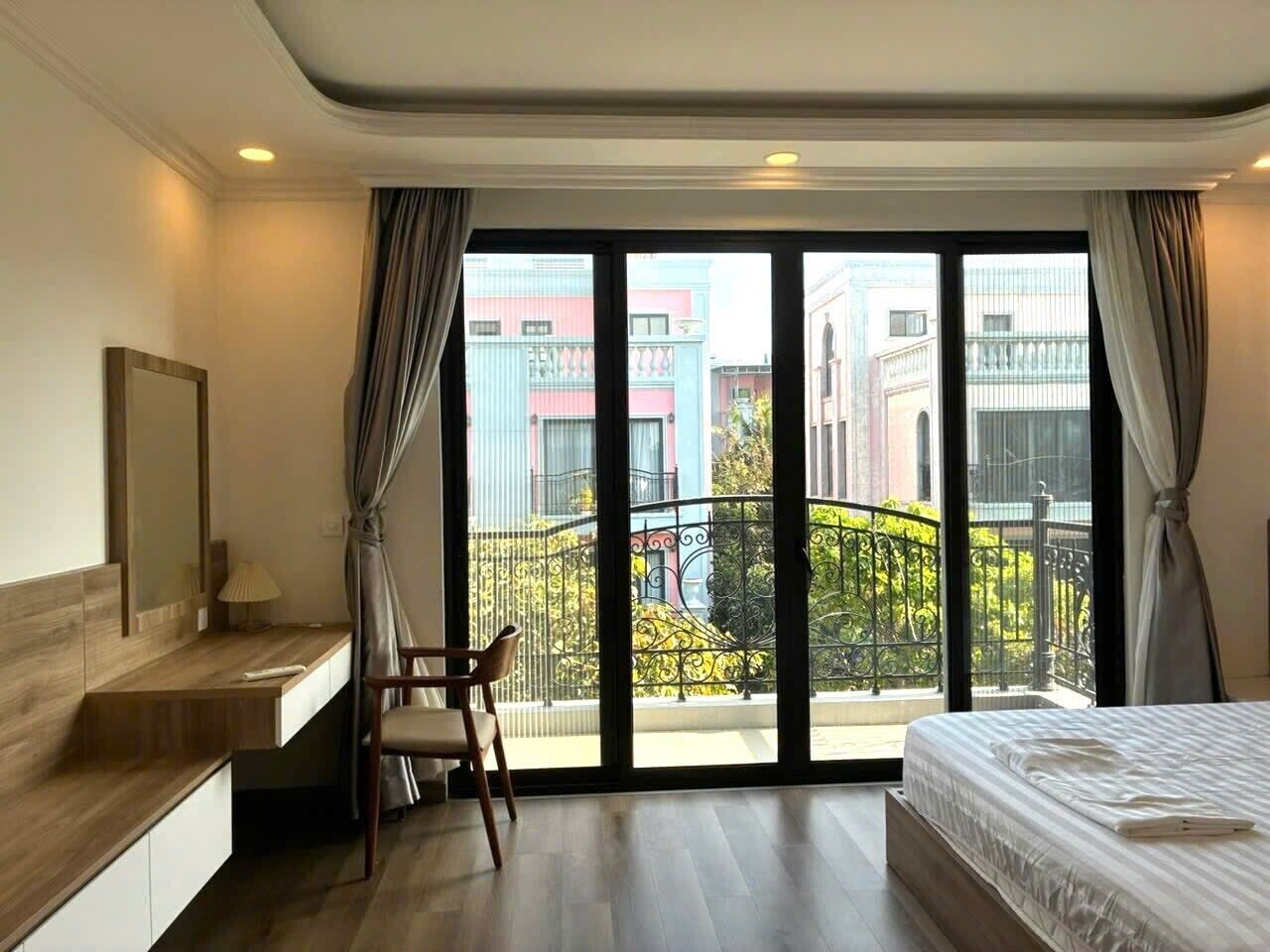 Biệt thự, quang cảnh sân vườn