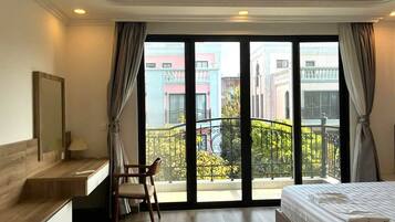 Biệt thự, quang cảnh sân vườn