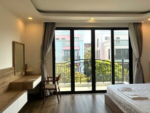 Biệt thự, quang cảnh sân vườn