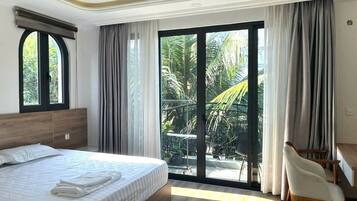 Villa, Courtyard View