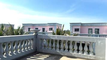 Villa, City View | City view