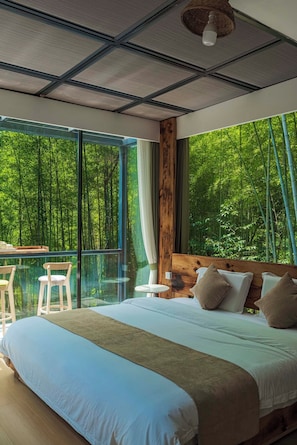 Senior Double Room, Mountain View | Desk, laptop workspace, blackout drapes, soundproofing - Yunshangjia Qianzhutang Guesthouse (Zhangjiajie)