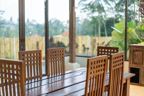 Villa familiar, 2 habitaciones, piscina privada | Restaurante al aire libre
