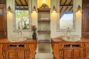 Family Villa, 2 Bedrooms, Private Pool | Bathroom - Suasana Harmoni Private Villa (Ubud)