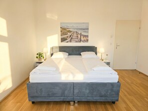 Iron/ironing board, free WiFi - Stylish 1BR Apt near Wiener Stadthalle (Vienna)