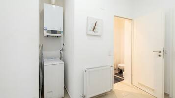 Basic Apartment | Bathroom