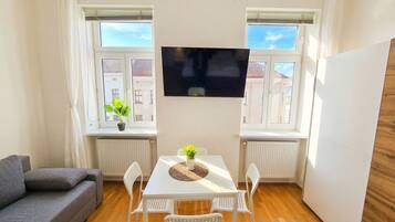 Basic Apartment | Living area