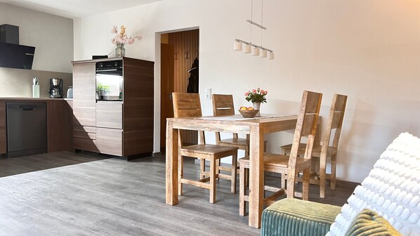 Dining - Apartment 'Linie 8' with Wi-Fi (Dresden)