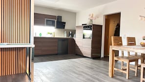 Dining - Apartment 'Linie 8' with Wi-Fi (Dresden)